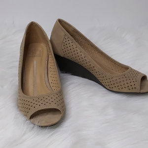 New Direction Peep Toe Die Cutout Wedge